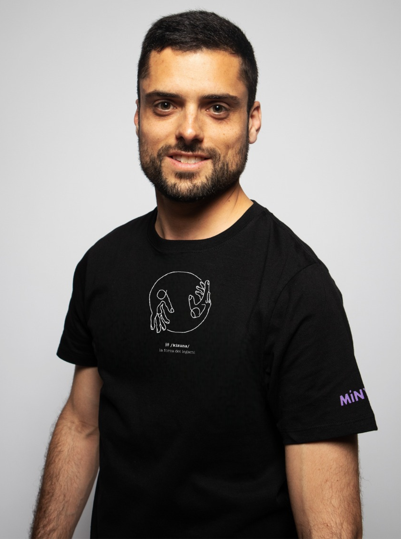 KIZUNA / WHITE AND BLACK T-SHIRT