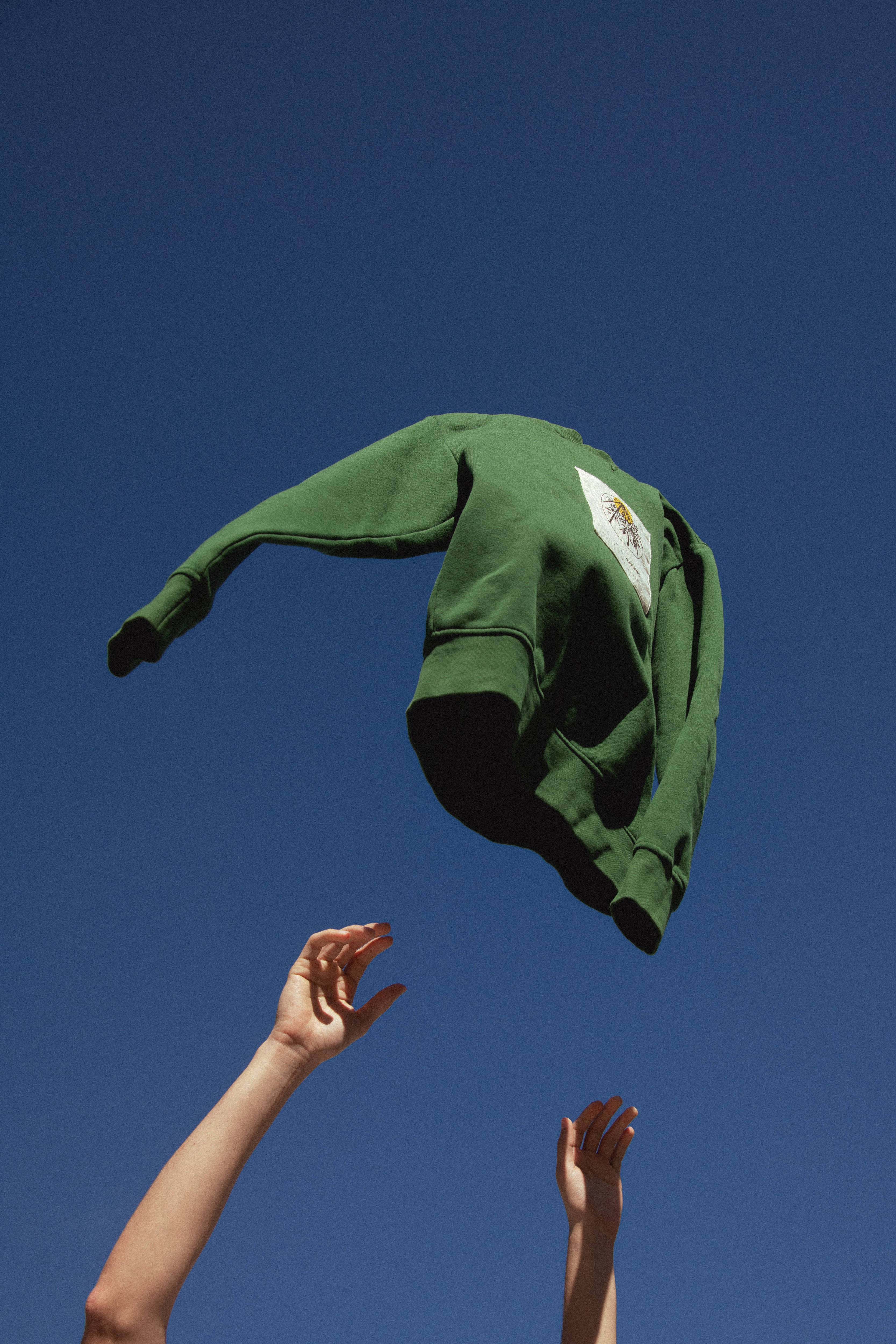 KOMOREBI / FELPA GIROCOLLO CON PATCH