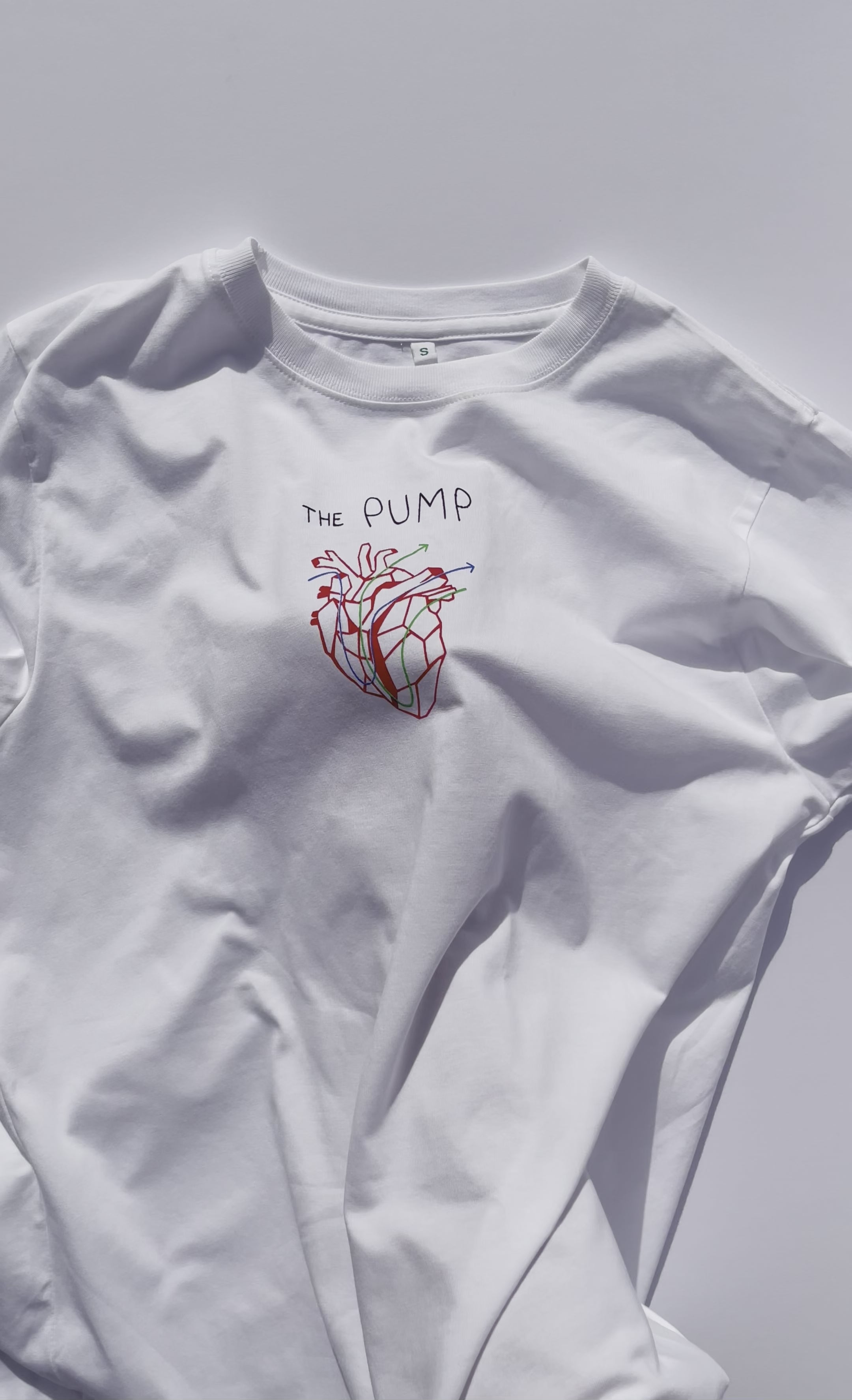 THE PUMP / WHITE AND BLACK T-SHIRT