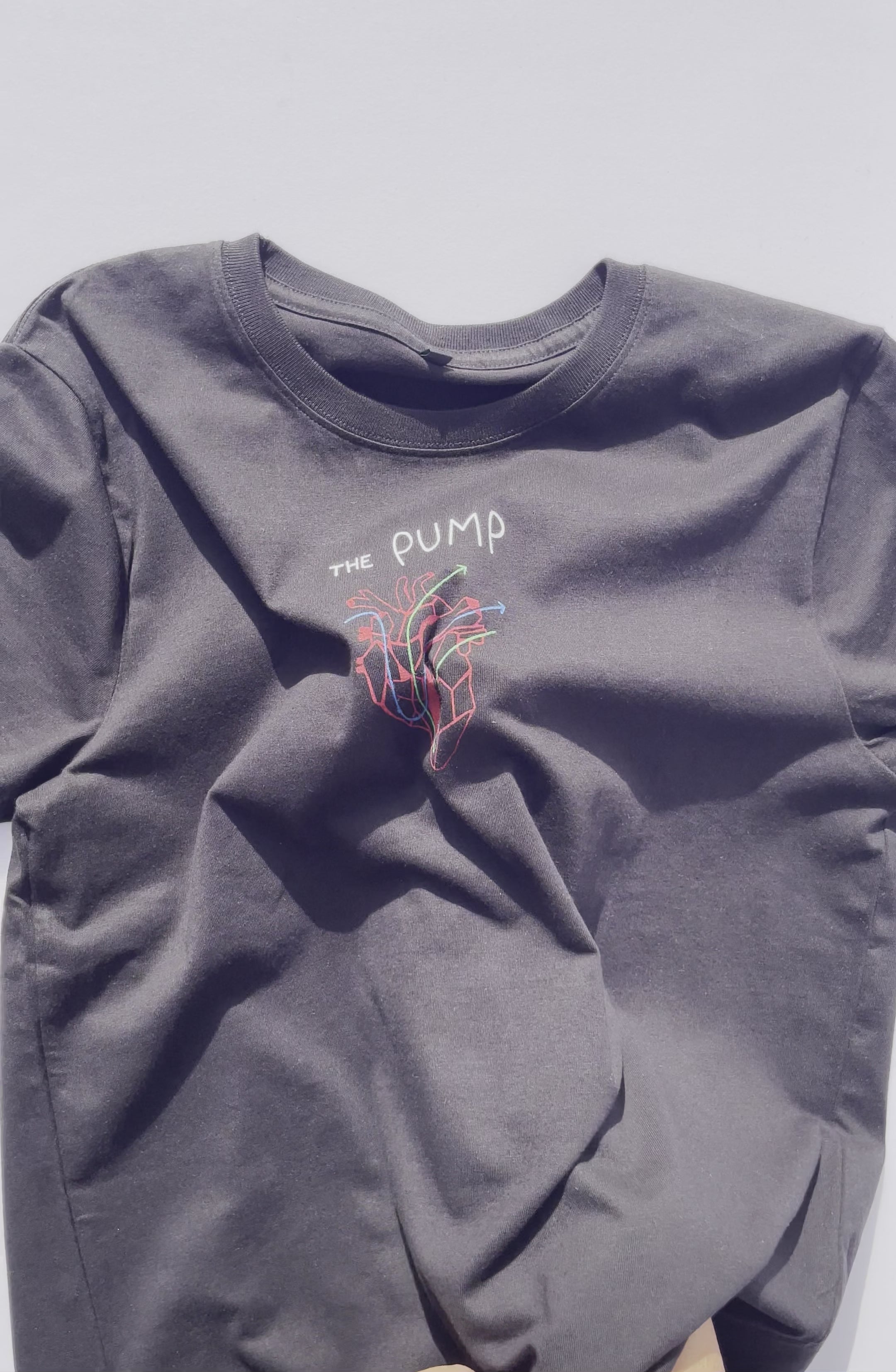 THE PUMP / WHITE AND BLACK T-SHIRT